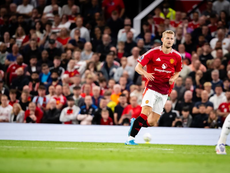 Made an immediate impact with his physicality after being introduced. Helped keep a clean sheet on his debut.