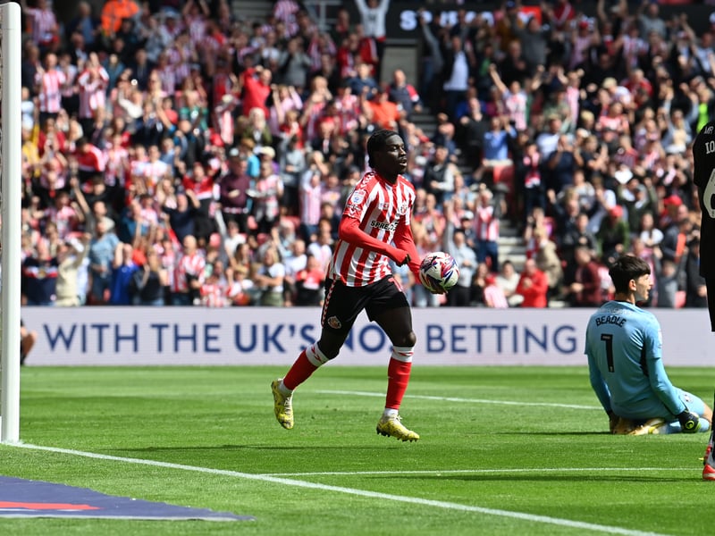 Another impressive performance. Will be frustrated one or two touches let him down in promising positions in the second half but his movement was good and his pressing very impressive. Developed rapidly. 7
