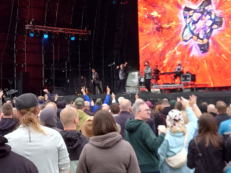 Embrace started with rousing Britpop anthem 'All You Good Good People', before slowing things down with ballad 'Come Back to What You Know'. More tracks from the first half of the West Yorkshire band's career followed before they played later songs, including Chris Martin-written 'Gravity', and finished with 'Ashes' to get the crowd dancing.