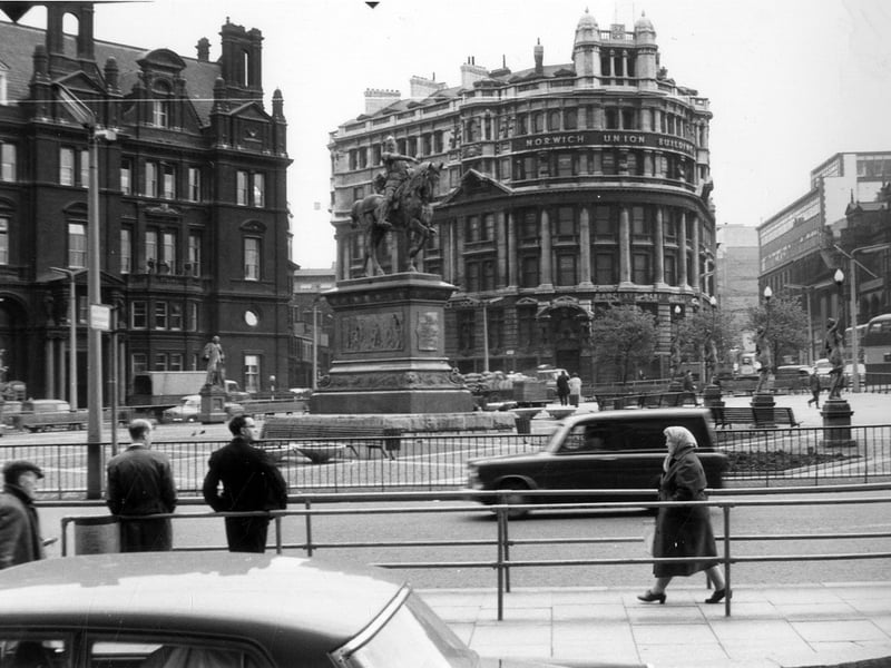 A view of City Square from the Queen's Hotel in Wellington Street, near the junction with Boar Lane. The Black Prince and the statues of Morn and Eve are visible in City Square. In the background, left, is the General Post Office, then the junction with Infirmary Street. In the centre, between Infirmary Street and Park Row, is the Norwich Union Building. Mill Hill Chapel in Park Row is at the right edge.