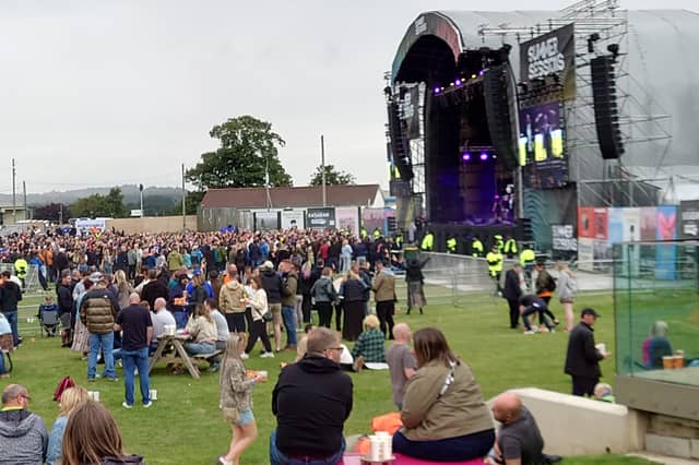 With the tunes and the fans from the 1990s and naughties, Summer Sessions Edinburgh definitely had some old T in the Park vibes from the festival's heyday. And with the Royal Highland Showgrounds sitting next to Edinburgh Airport the venue also felt like a smaller version of the legendary Balado airfield home of Scotland's largest ever music festival.