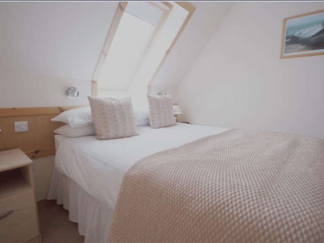 The Sands Hotel has eight bedrooms.