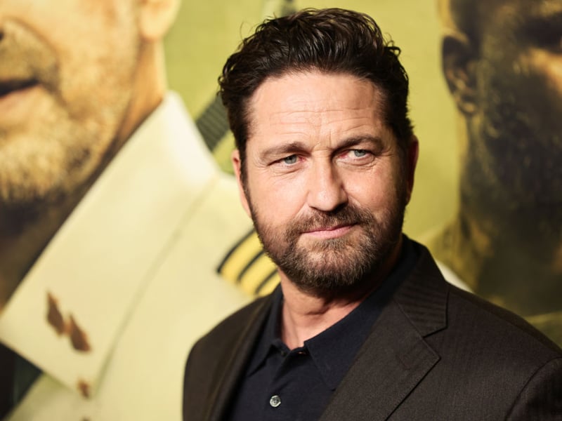 Action hero Gerard Butler was seen enjoying drinks in a VIP bar in George Square Gardens.