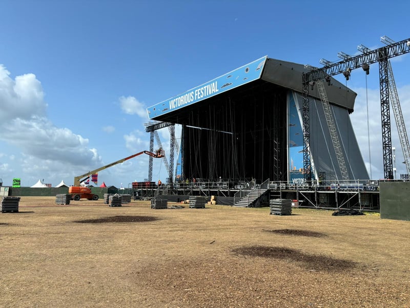 The epic weekend has come to an end with crews wasting no time to clean up and start taking down the stage.
