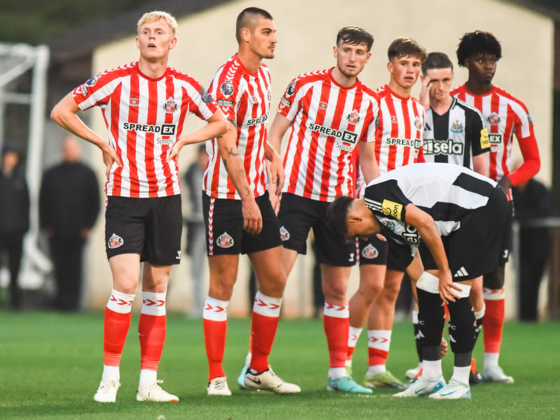 Tom Lavery started at centre-back and lost the ball a couple of times owing to Liverpool's high press. Improved in the second half after moving to left-back with a couple of vital interventions. Looked decent going forward too though it was a tough evening for Sunderland's defenders. 6