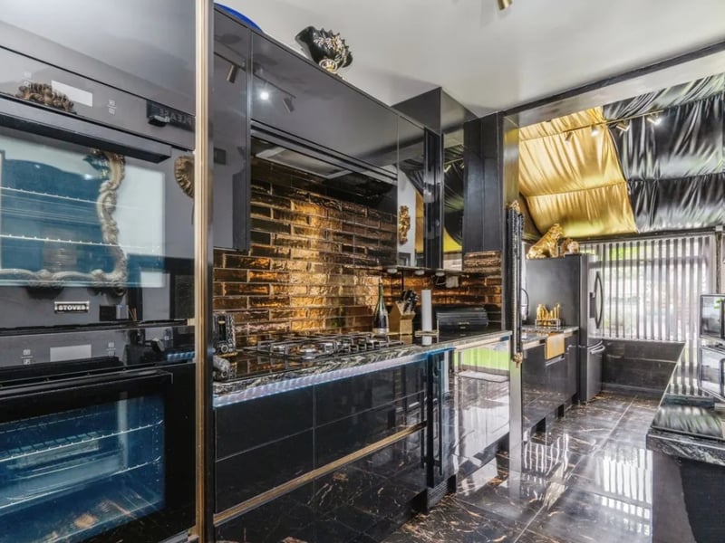 The listing says: "As you enter the property you have the cozy lounge area with the large bay window that allows plenty of natural light."