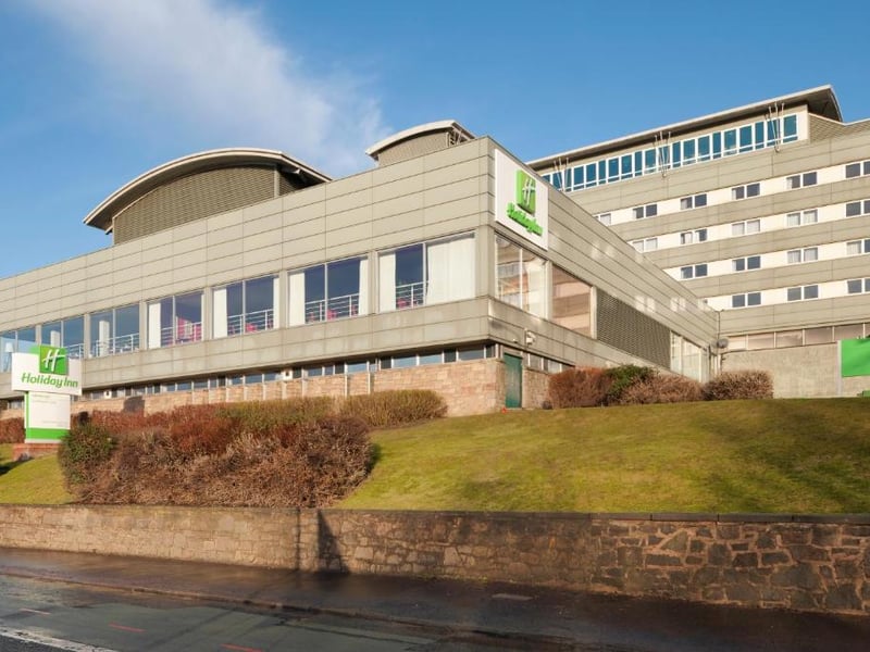 With the Holiday Inn Edinburgh Zoo, what you see is what you get. The trusted hotel brand has a location on Corstorphine Road meaning Oasis fans can expect to walk for around half an hour to reach Murrayfield. 