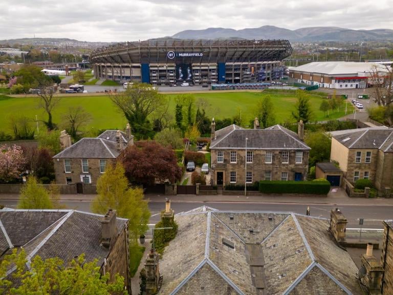 Hampton Hotel by Greene King Inns is another hotel close to Murrayfield. Just a 15 minute walk away, the Corstorphine Road hotel even has a beer garden to enjoy while you wait.