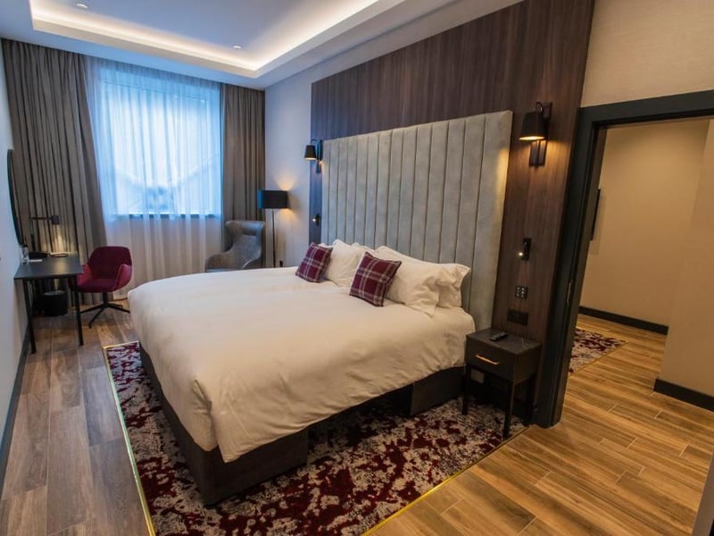 A 20 minute walk from Murrayfield Stadium, Tynecastle Park Hotel on McLeod Street is a solid option for those looking to see Oasis.
