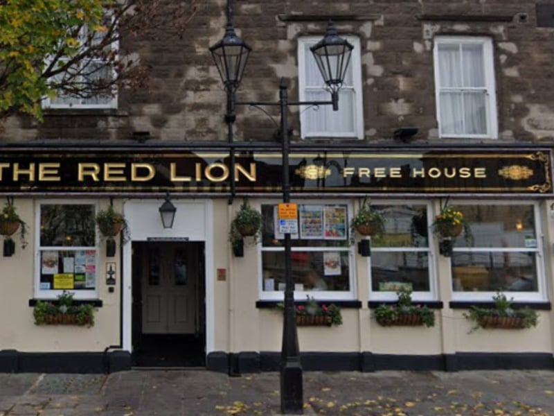 The Red Lion in Doncaster is one of the most historic inns located in the area. The pub was recorded as early as 1742. The venue was the host of a famous dinner party, where St Leger Stakes was given its name, with a plaque commemorating the naming of the classic horse race being unveiled at the pub in 1978.