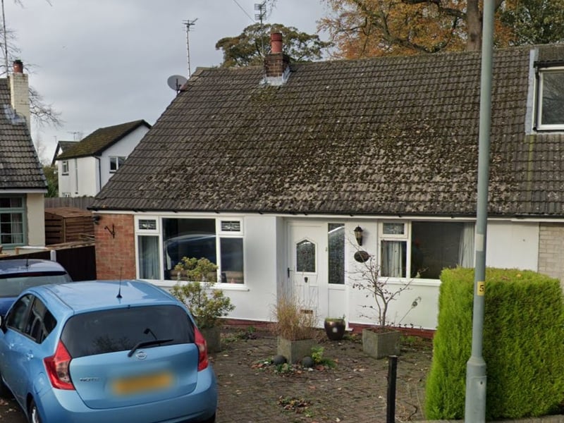 Application validated on Aug 20 for erection of detached annexe to rear following demolition of existing garage