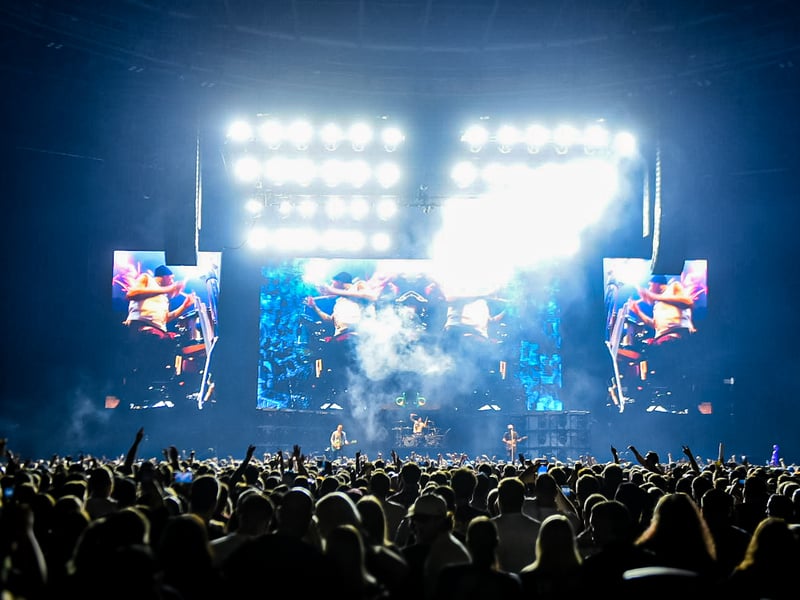 The concert featured a spectacular light show.
