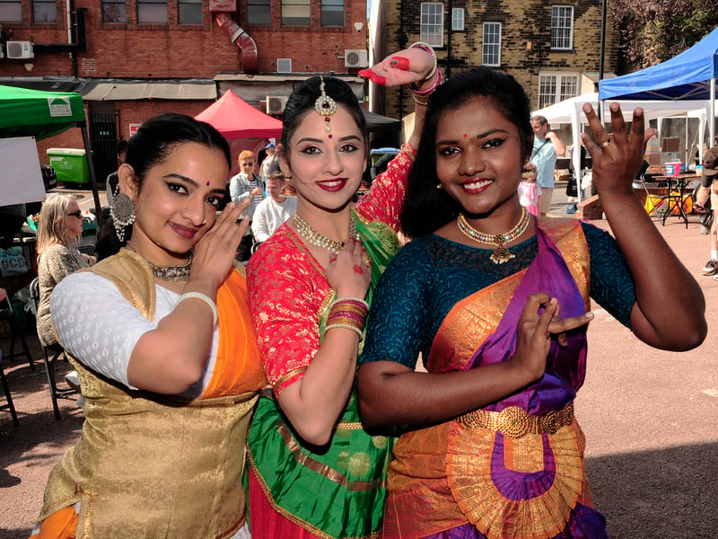 Balbir Singh Indian Dancers, Dhivya Srilakshmi, Madhura Godbole, Mohana Sangeetha.