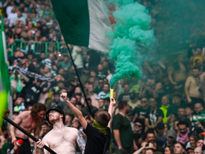 This Celtic fan paints the sky green.