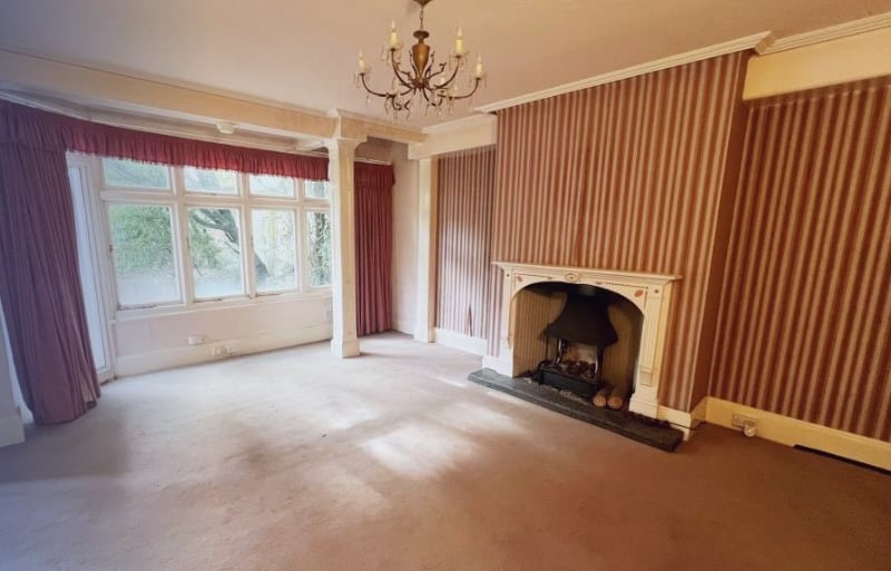 This home is going under the hammer at auction with a guide price of £580,000 - £620,000 plus fees.