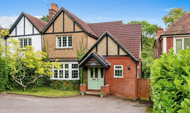The listing says: "Purplebricks is pleased to offer this Edwardian semi-detached house which has been sympathetically improved by the current owners including an open plan fully fitted kitchen with quartz worktops, Smeg induction range and hood."