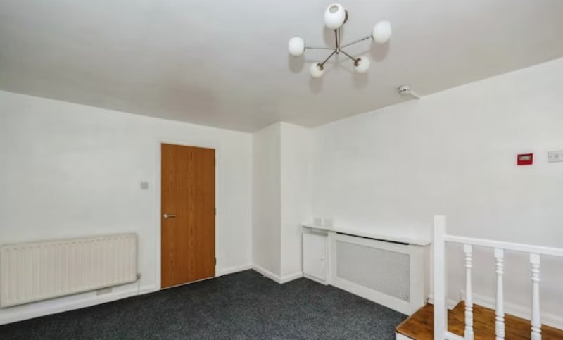 The listing says that this flat has been freshly decorated and has had new carpets throughout.