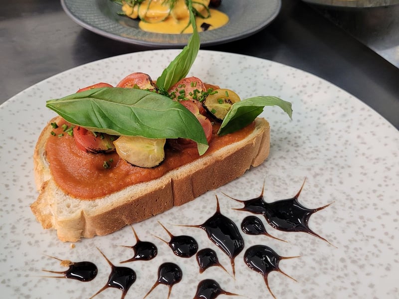 The Bluebell Inn in Lound has a 5* rating from 63 reviews. TripAdvisor says: “Traditional freehouse & kitchen. Serving quality, locally sourced ingredients, real ales & fine wines. Children, muddy boots & muddy paws welcome.”