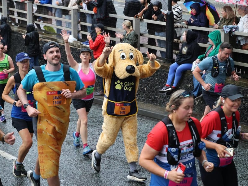 Runners made time to show their love for the cameras.