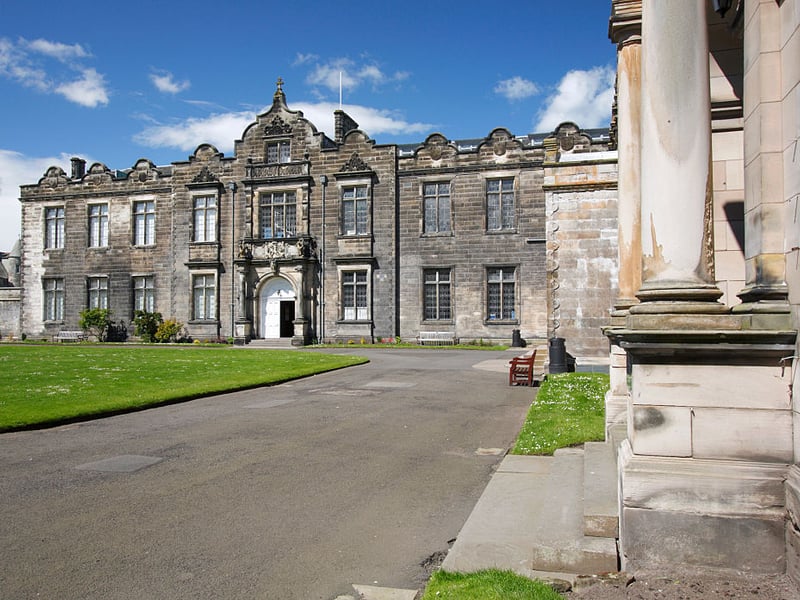 St Andrews was Scotland’s very first university, and is headquartered in Fife. It has an overall score of 94% in the guide.
St Andrews is known for being one of the most competitive universities in the whole of the UK, with new students who make it in having the highest average UCAS tariff score possible. It has 23 top ten subjects, including  chemistry, mathematics, and philosophy.