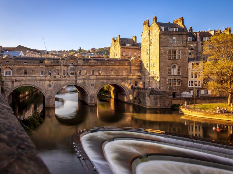 This university can be found in the heart of Bath, in the South West of England. It has an overall score of 88%.
Its 25 top ten courses include civil engineering, pharmacology and pharmacy, and manufacturing and product engineering.