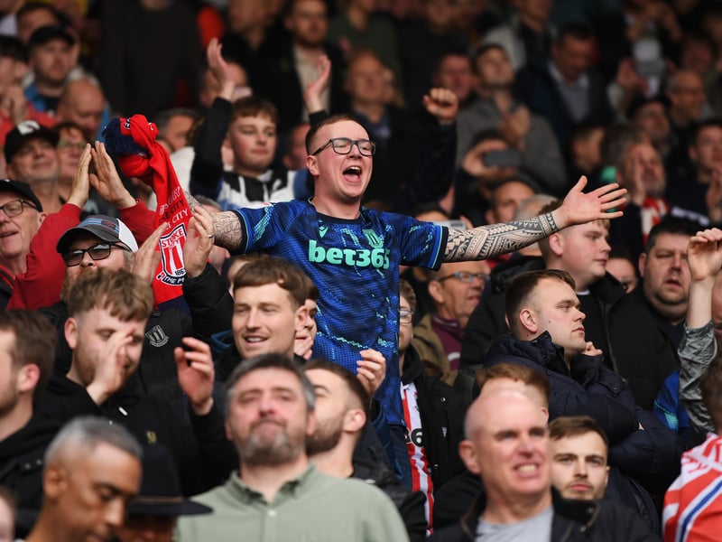 Average away attendance: 1,455. Largest away following: 1,800.