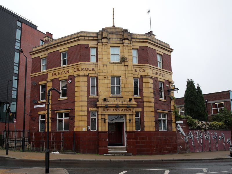 Located on Brown Street in Sheffield City Centre, The Rutland is highly recommended for its delicious food options. Our Sheffield food specialist said: “From the famous 'Rutty Butty' - a chip butty with melted cheese and ketchup, to lavish Sunday roasts. What's more, they also have a vast selection of beers, vibrant decor, and a big beer garden for those sunny days.”