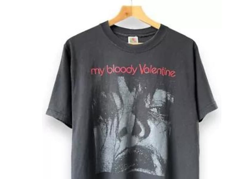 This rare My Bloody Valentine features artwork from the band's 1988 single ‘Feed Me with Your Kiss’. It was made in the mid-1990s and attracted a maximum bid of £820.