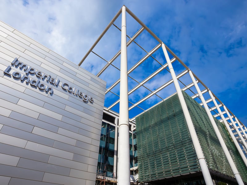 Imperial College London, which specialises in science, engineering, medicine, and business, has dropped down one spot from fifth place the year prior. When it comes to ‘good honours’, 92.8% of its students achieved one, while 95.9% of its recent graduates were currently in a high-level job or postgraduate study. It had a continuation rate of 96.8%.