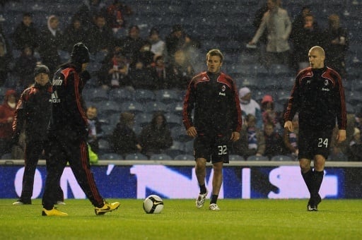 David Beckham (second right) warms up in the snow at Ibrox for AC Milan.