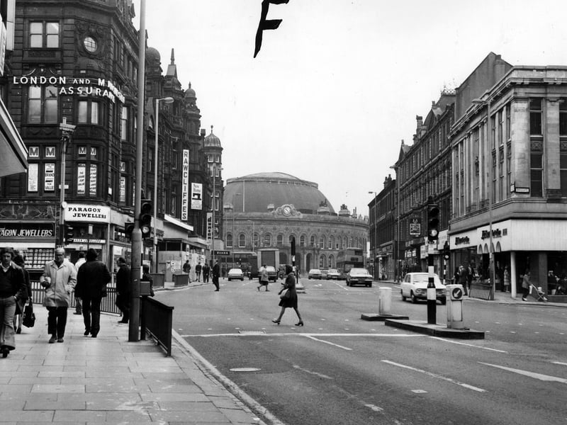 Duncan Street from Boar Lane, showing the junction with Briggate, taken around the mid 1970s. On the left is Paragon Jewellers with London and Manchester Assurance above. Further along are Alexandre tailors, Rawcliffes clothiers, Zuckers drapers, Duncan tailors and Evans outsize clothes.