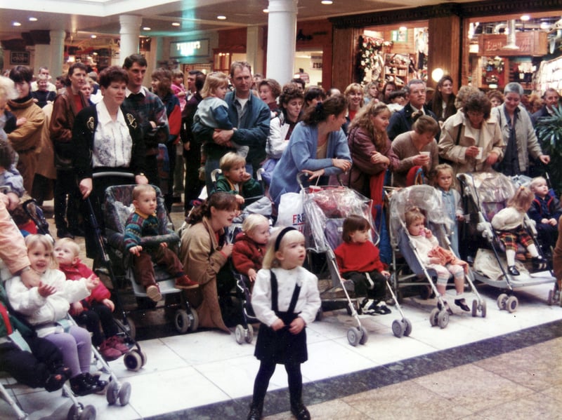 A crowded shopping mall at Meadowhall on November 29, 1994