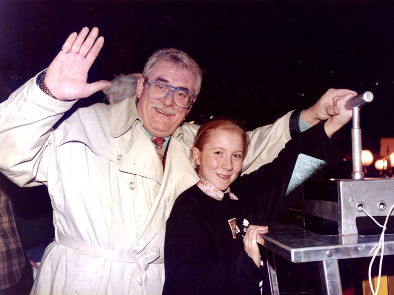 Bobby Knutt helps Hannah Townend switch on Sheffield's Christmas lights in 1994