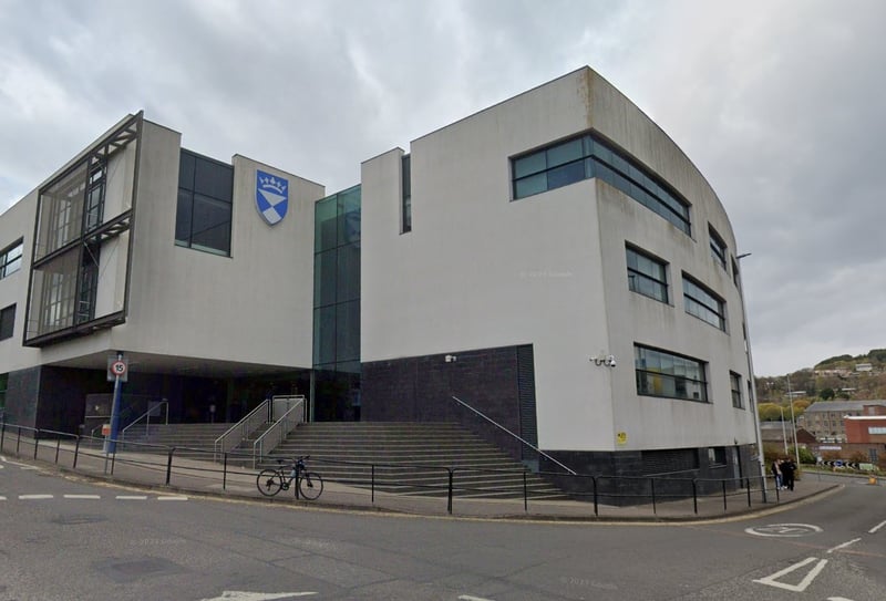 Graduates from the University of Dundee earn an average post-uni salary of £26,100. The institution came 6th in Scotland in the overall rankings.