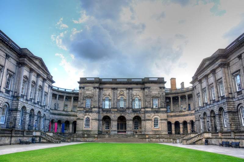 A total of 72.5 percent of students at the University of Edinburgh reported they had a positive experience while studying there. The institution came 4th in Scotland in the overall rankings.