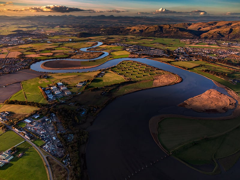 As it flows from the Trossachs to the east coast and into the North Sea, the River Forth finds its way through Alloa.