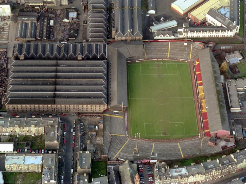 As this aerial photo from November 1992 shows, with Tynecastle High School (top right) being located so close to the North British Distillery (left) and the chemical works behind that, there was almost always a horrible smell in the air over Tynie. I guess over the years you got used to the yeasty/ chemically smell, but I'm pretty sure health and safety would be all over that nowadays. And as a Hibs fan, it would be childish of me to mention the smell from the neighbouring Hearts ground not helping matters, so I wont.