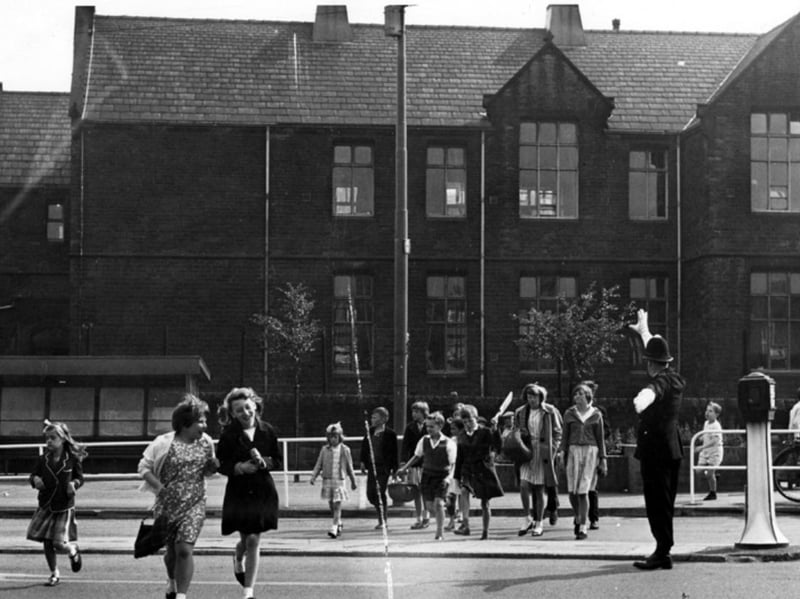 Pupils head home from Owler Lane High School, Grimesthorpe, in July 1964