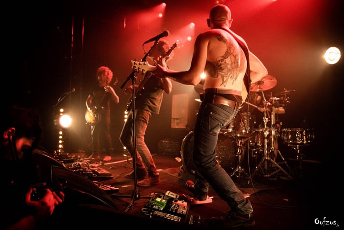 Ni is a French experimental rock band that fuses math rock with heavy, avant-garde sounds. Their music is complex, featuring shifting time signatures and unconventional structures