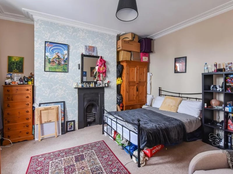 This home is in a desirable location in Southsea and it is within walking distance from the seafront.