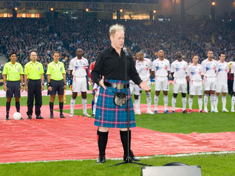 Singer Nicky Spence sings the national anthem ahead of kick-off.
