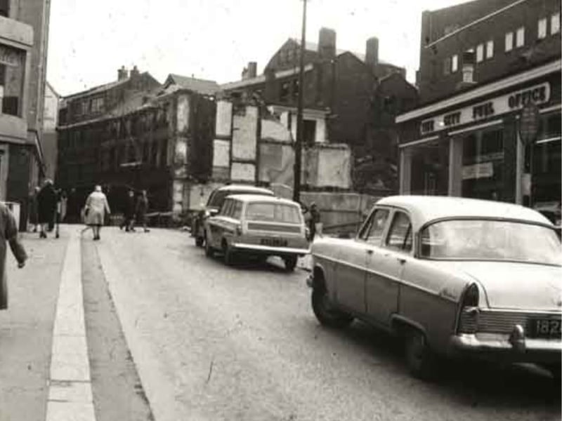 Change Alley, Sheffield city centre, showing the City Fuel Office to the right