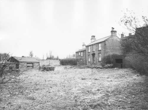 Looking across garden area to 13, 15 New Scarbro. The backs of these two houses were on New Scarbro Road. Pictured in April 1964.