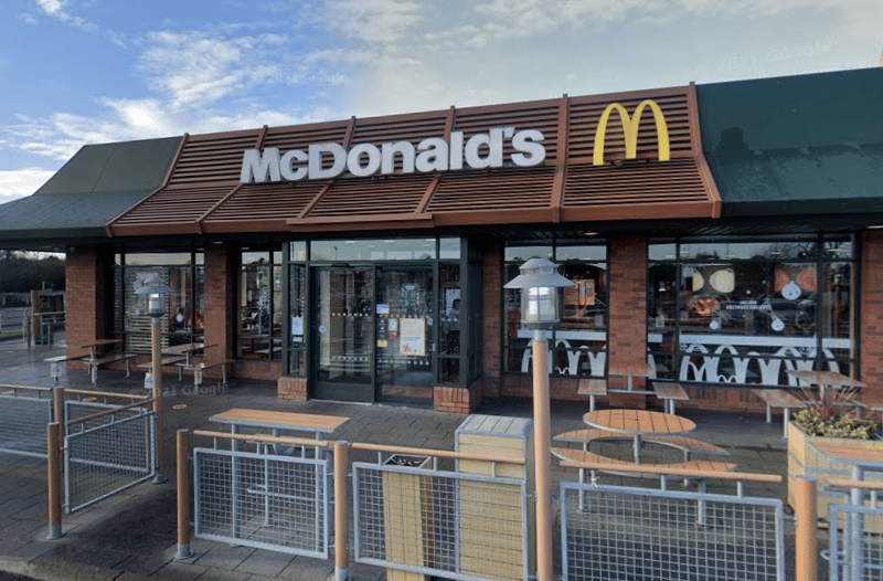 McDonald’s at Sprucefield, Lisburn has a Google rating of 4.0*, with 51.11% of ratings at 5*.