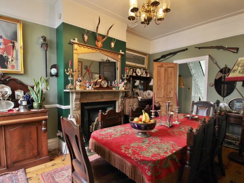 This house comes with three bedrooms, two bathrooms and three reception rooms.