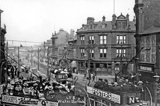 Looking up the Wicker, towards the Wicker Arches, in 1905, with the Corner Pin Hotel to the right