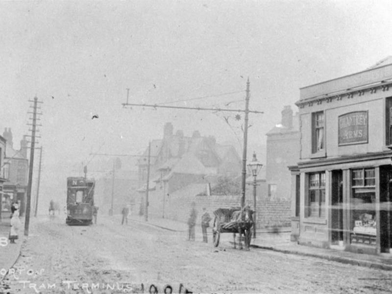 The Chesterfield Road tram terminus in 1904, with the Chantrey Arms on the right