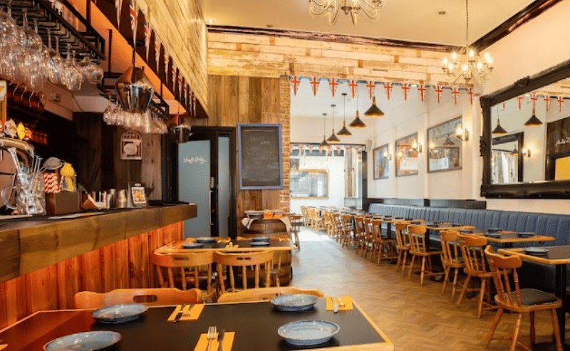 Hungamaa is highly regarded as one of Manchester’s best spots to enjoy Indian cuisine. Based in Chorlton, Hungamaa is known for its delicious street food options, with plenty of options to suit all tastes and dietary requirements. Hungamaa has a 4.7 star rating on Google reviews.
