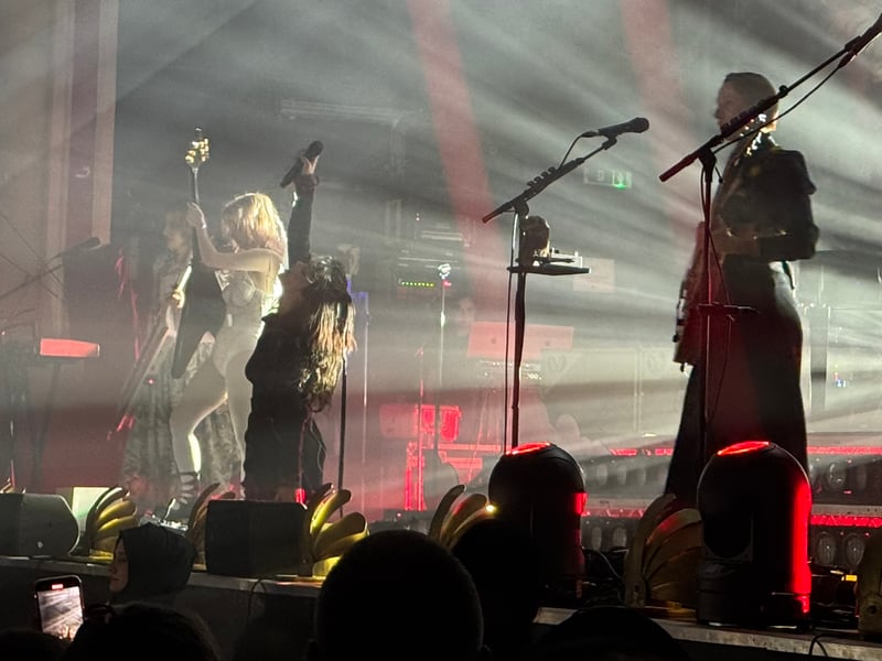 The set included a cover of Chris Isaak's 'Wicked Game'.