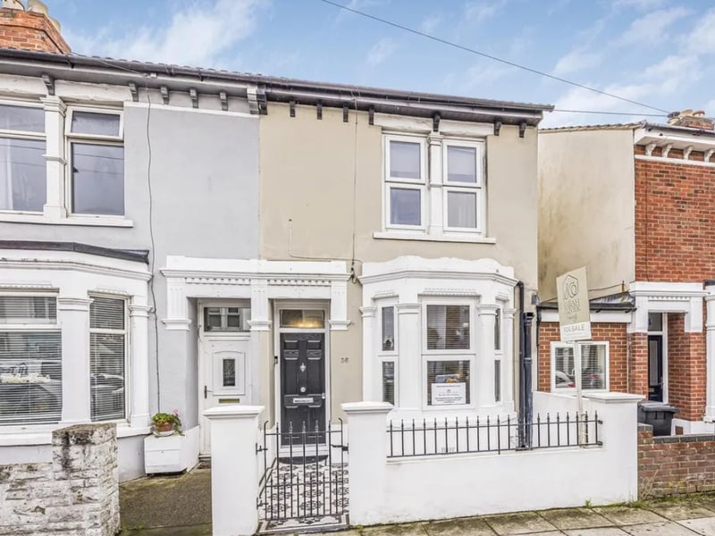 The listing says: "Wonderful three bedroom end-terrace home with summerhouse/cabin in the garden with power. Close to the park and local schools."